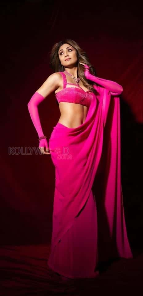 Hot Shilpa Shetty in Pink Saree Photos 01
