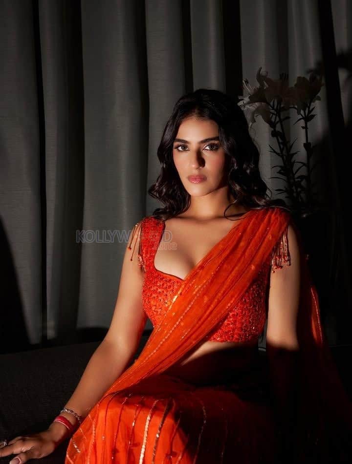 Hot and Curvy Kavya Thapar Cleavage and Navel in an Orange Saree with a Deep Neck Blouse Photos 04