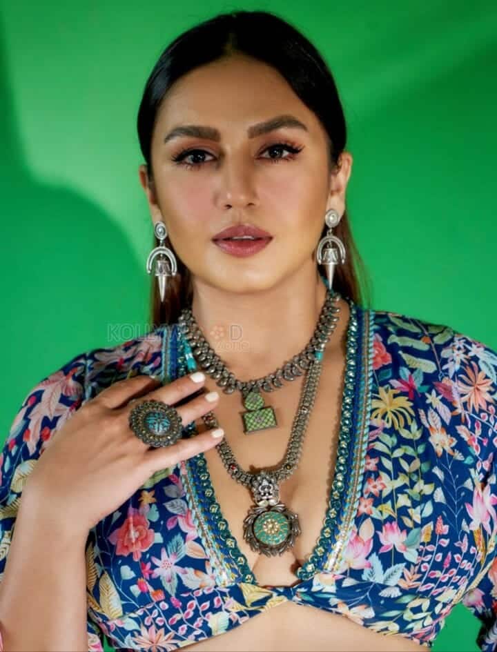Huma Qureshi Showing Cleavage in a Flowery Top Photo 01