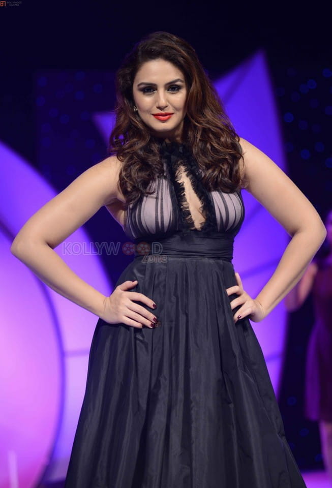 Indian Actress Huma Qureshi Photos