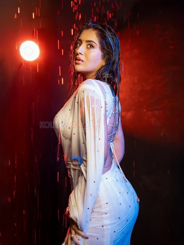 Indian Beauty Rashi Singh in a Wet White Saree Pictures 02