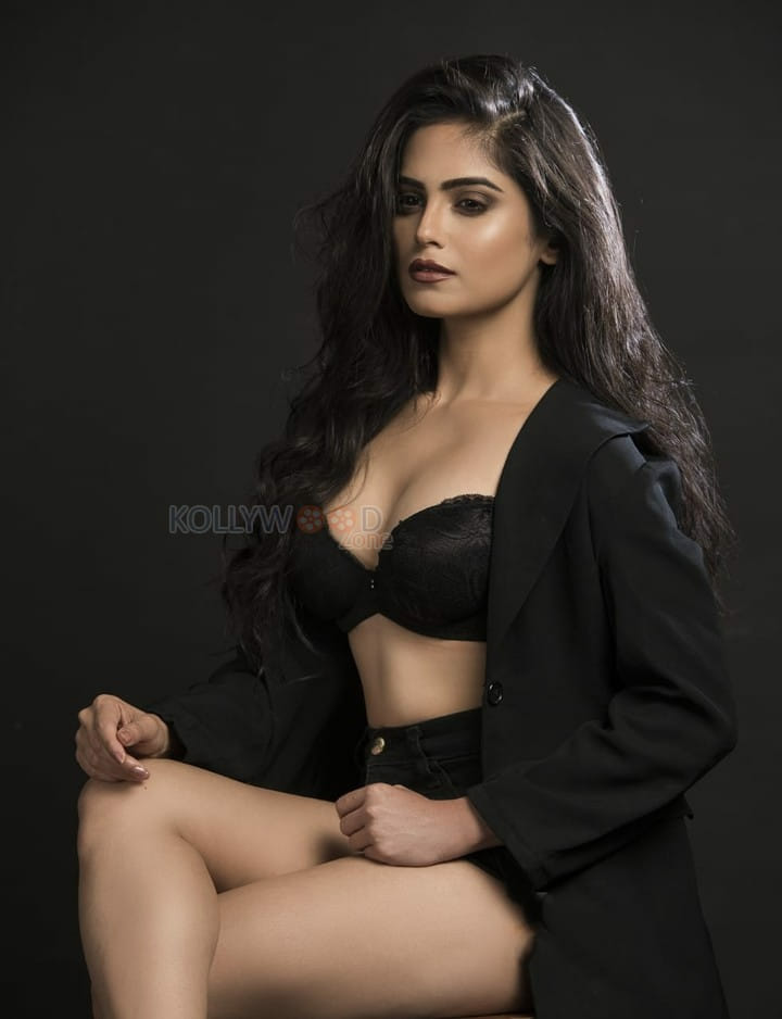 Johar Actress Naina Ganguly Sexy Pictures