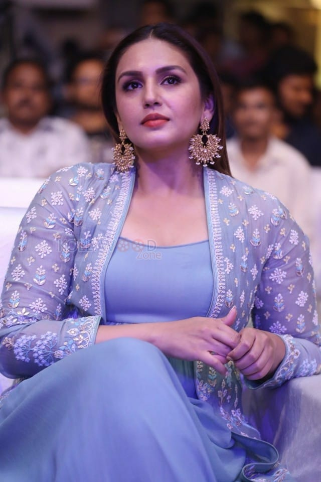 Kaala Movie Actress Huma Qureshi Photos