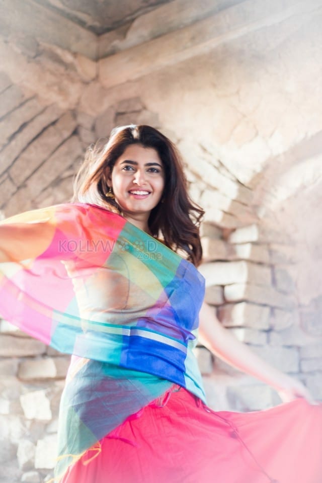 Kolaigaran Actress Ashima Narwal Pictures
