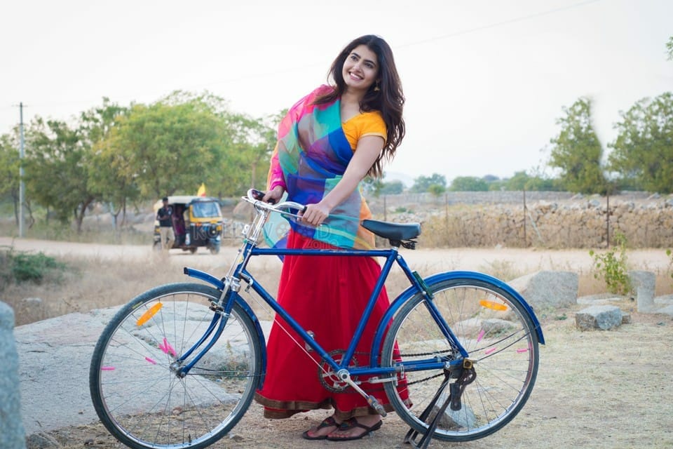 Kolaigaran Actress Ashima Narwal Pictures