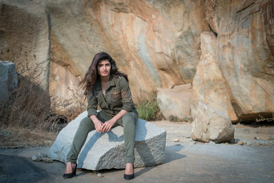 Kolaigaran Actress Ashima Narwal Pictures