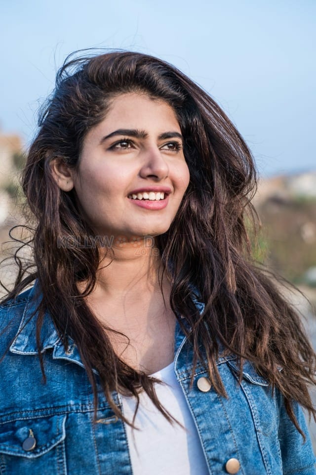Kolaigaran Actress Ashima Narwal Pictures