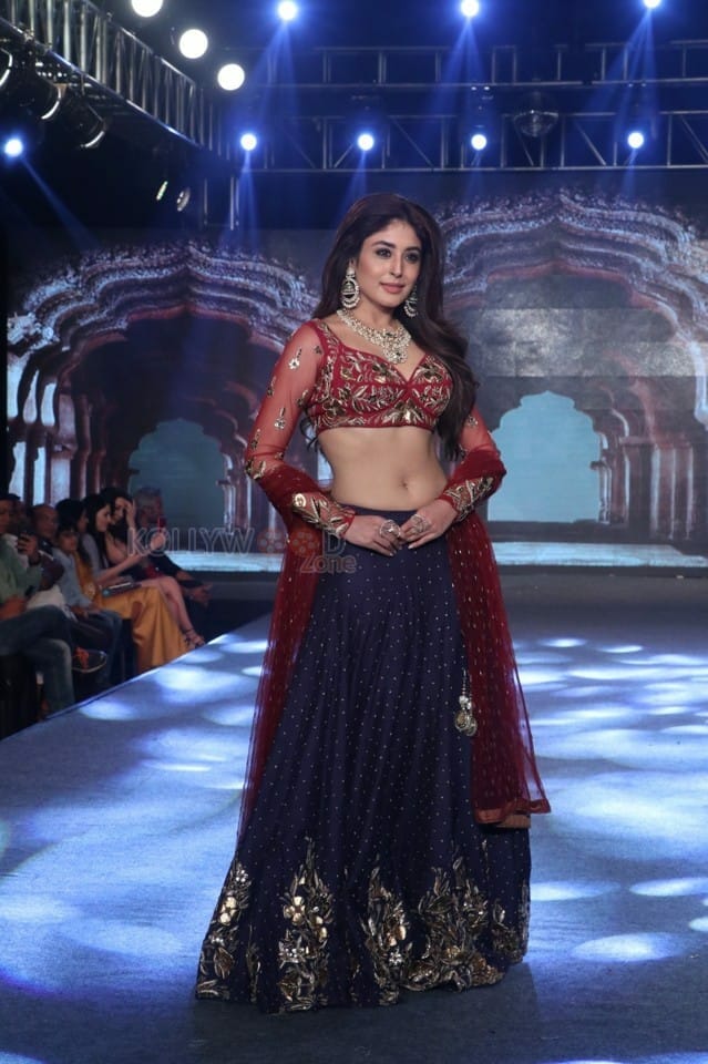 Kritika Kamra Walks The Ramp As Showstopper For Designer Debarun At The Wedding Junction Show Photos