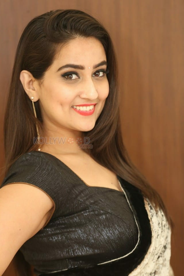 Manjusha At Shubhalekha Lu Press Meet Pictures
