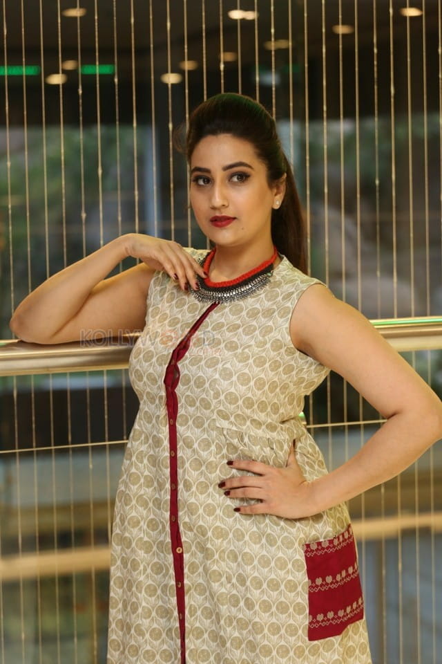 Manjusha At Yenthavaralaina Audio Launch Photos