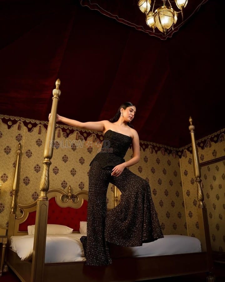 Matka King Actress Kritika Kamra in a Strapless Black Top and Skirt Pictures 01