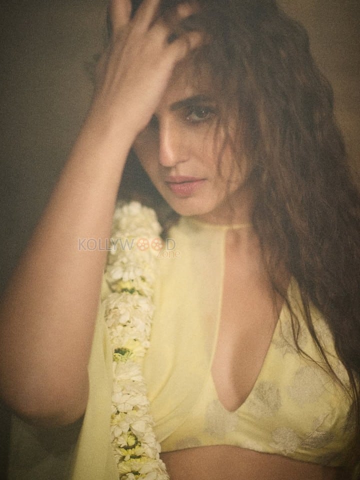 Mesmerising Huma Qureshi Bold and Cute Pictures 02