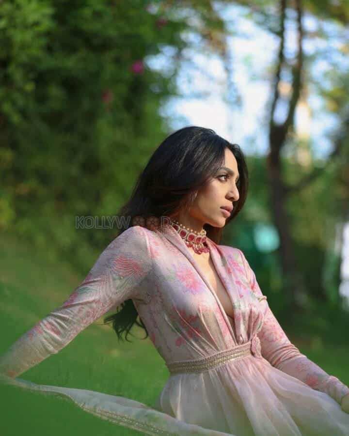 Monkey Man Actress Sobhita Dhulipala Sexy Pictures 01