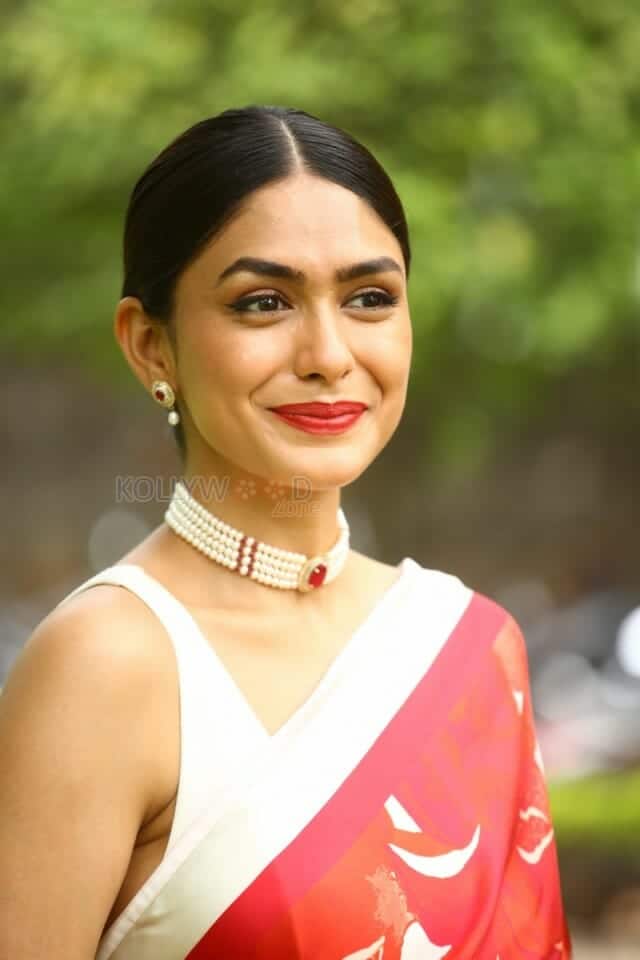 Mrunal Thakur at Sita Ramam Movie Song Launch Pictures 23