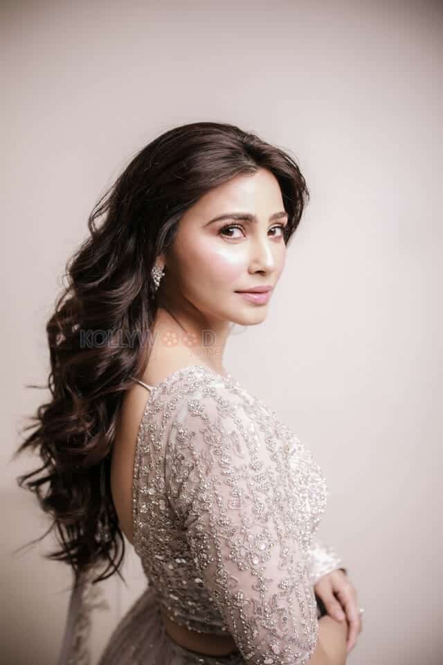 Mystery of Tattoo Actress Daisy Shah in a Glittering Lehenga Photoshoot Pictures 01