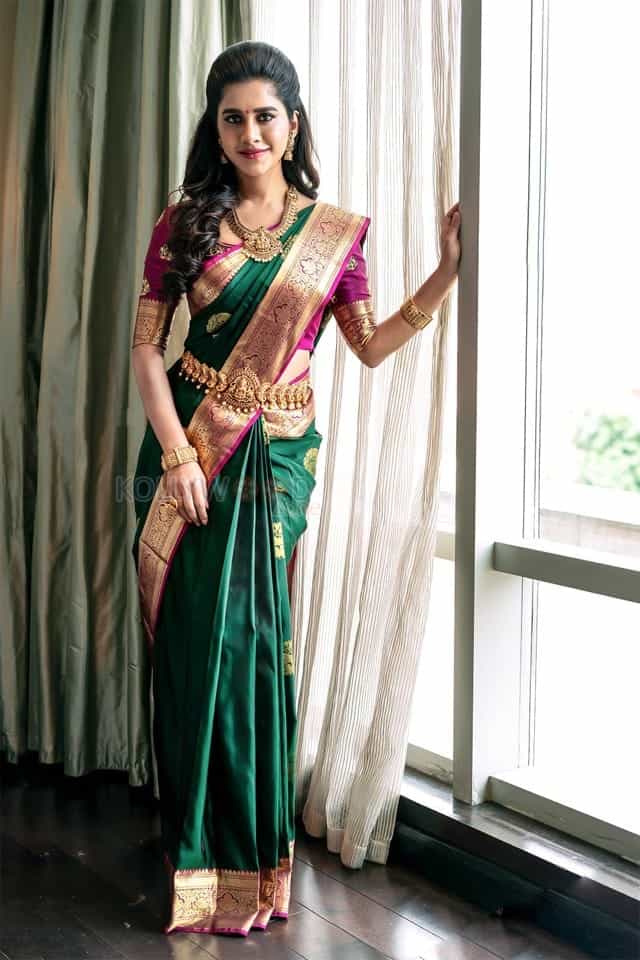 Nabha Natesh Inaugurates New Rs Brothers Show Room Photos