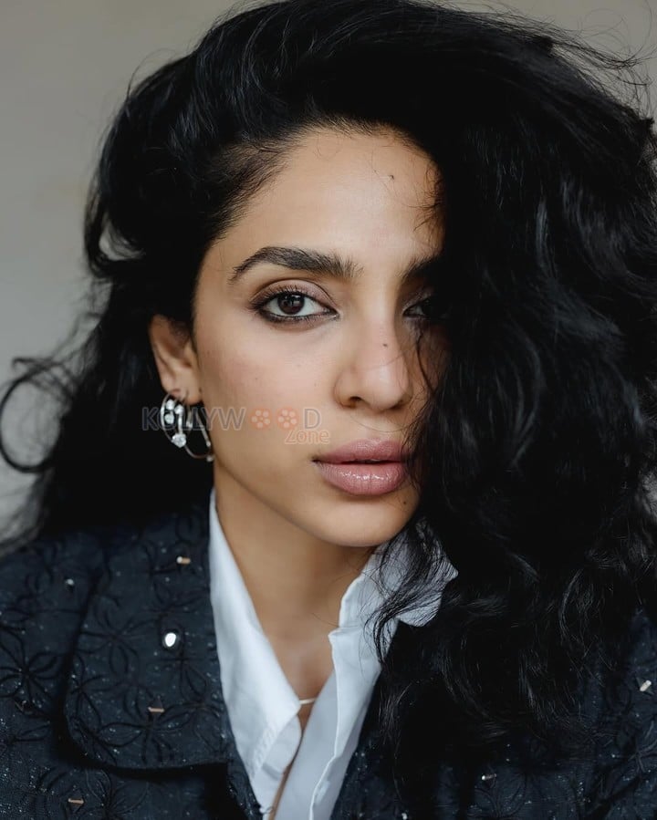 Natural Beauty Sobhita Dhulipala Close Up Portrait Photos 02