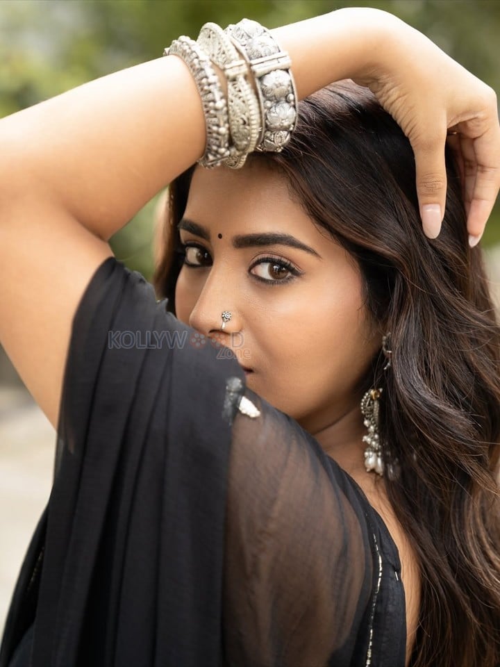 Paanch Minar Actress Rashi Singh in a Black Saree Pictures 03