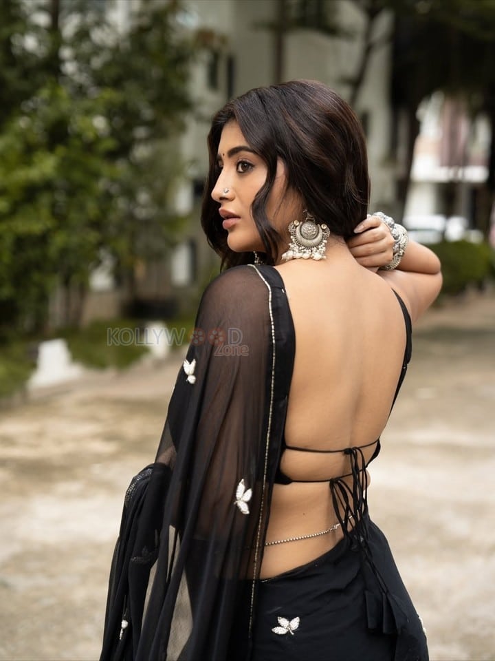 Paanch Minar Actress Rashi Singh in a Black Saree Pictures 08