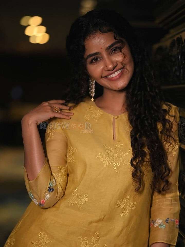 Paradha Actress Anupama Parameswaran in a Mustard Yellow Floral Embroidered Kurta Set Photos 02