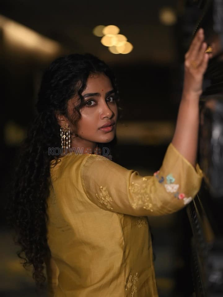 Paradha Actress Anupama Parameswaran in a Mustard Yellow Floral Embroidered Kurta Set Photos 03