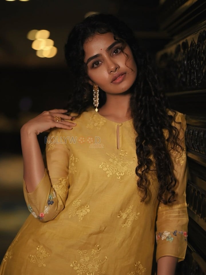 Paradha Actress Anupama Parameswaran in a Mustard Yellow Floral Embroidered Kurta Set Photos 06