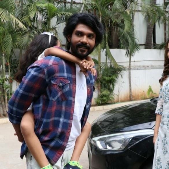 Paramapadham Vilayattu Movie Review