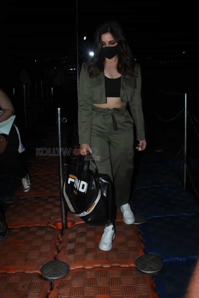 Parineeti Chopra Spotted At Varsova Jetty Pictures