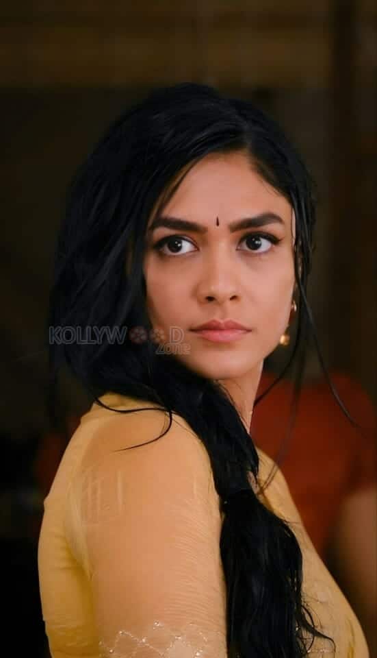 Pooja Meri Jaan Actress Mrunal Thakur Photos 03