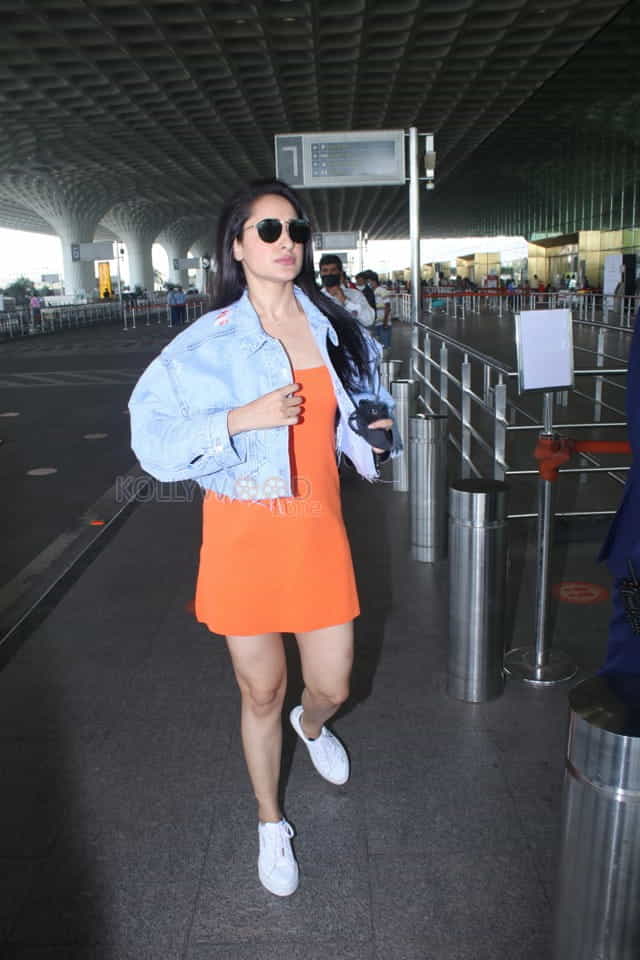 Pragya Jaiswal Spotted At Airport Departure Pictures