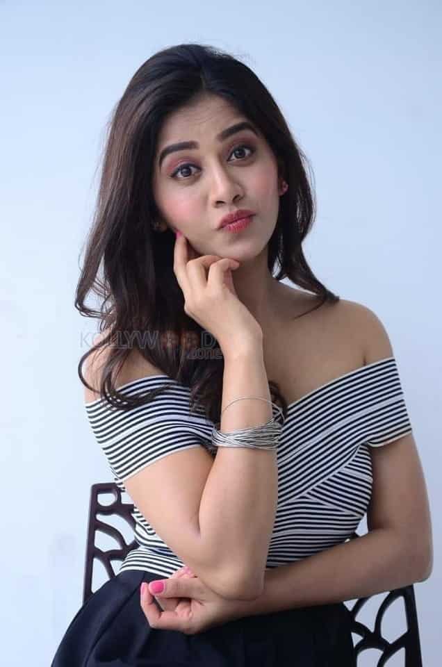 Pretty Actress Nabha Natesh Pictures 01