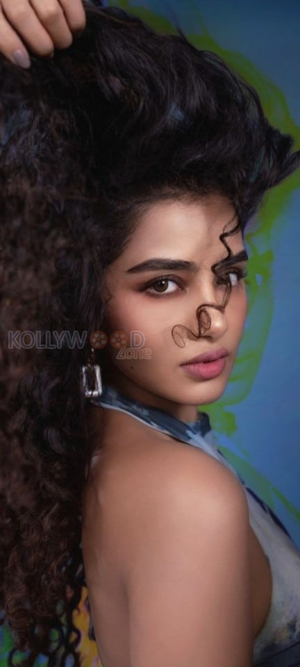 Ravishing Anupama Parameswaran in a Blue Halter Neck Sleeveless Bodycon Dress Pictures 02