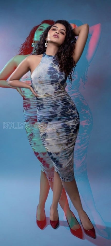 Ravishing Anupama Parameswaran in a Blue Halter Neck Sleeveless Bodycon Dress Pictures 08