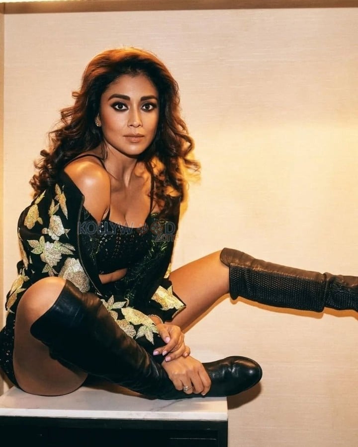 Sexy MILF Shriya Saran at Hyderabad Times Fashion Show Photos 02