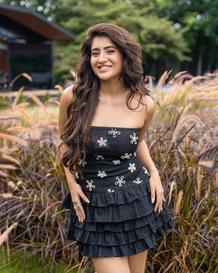 Sexy Rashi Singh in a Black Strapless Floral Mini Dress Pictures 06