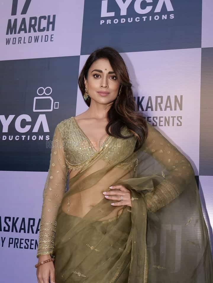 Sexy Shriya Saran at Kabzaa Pre Release Event Photo 01
