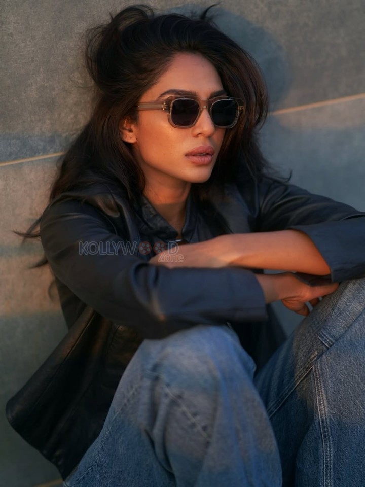 Sexy Sobhita Dhulipala in a Black Cropped Leather Jacket over a Black Scooped Neck Cropped Cami Top paired with Blue High Waisted Jeans Photos 04