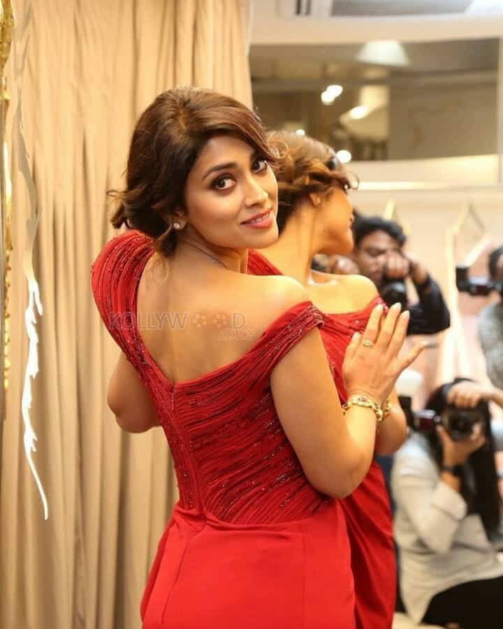 South Actress Shriya Saran New Stills 02