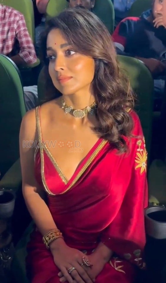 South Indian Beauty Shriya Saran in a Red Saree with Sleeveless Spaghetti Strap Blouse Pictures 03