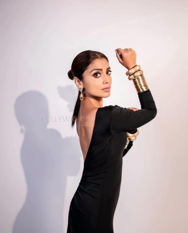 Striking Shriya Saran Backless in a Black Dress Pictures 01