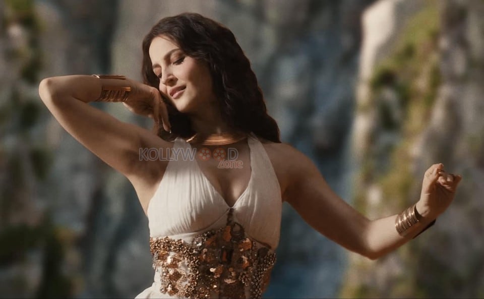 Stunning Elli Avrram Pictures 01