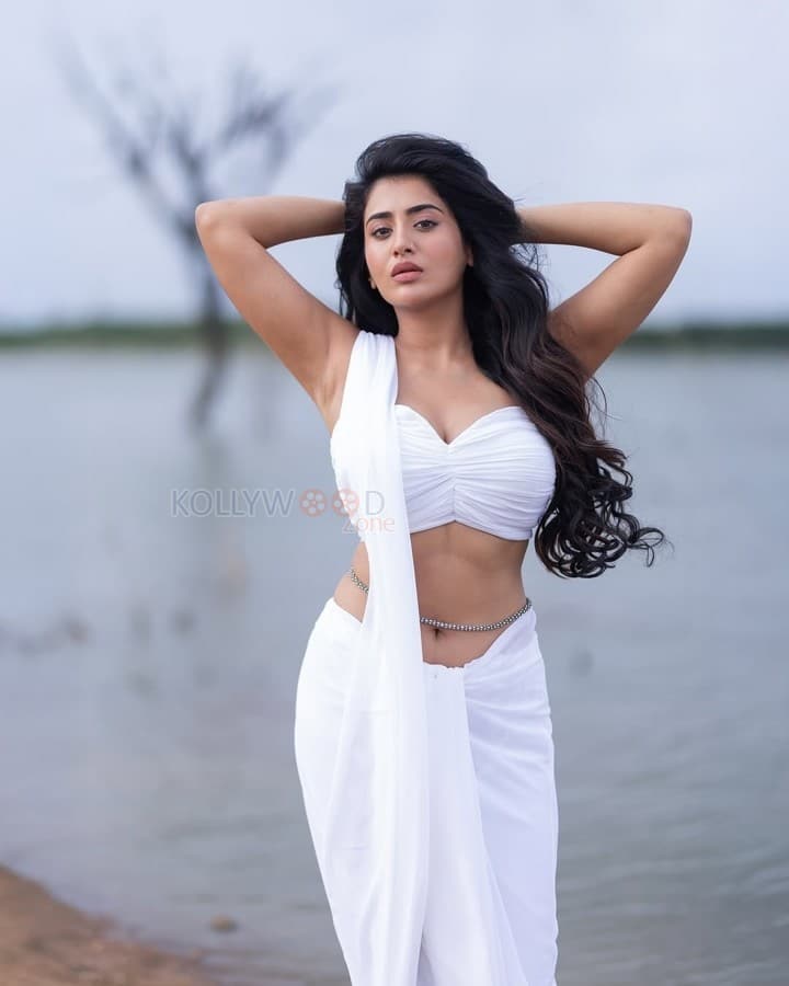 Stunning Kannada Heroine Rashi Singh in a White Strapless Blouse and Saree Pictures 03