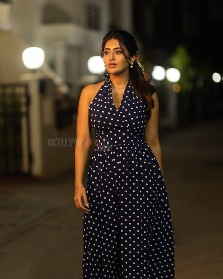 Stylish Rashi Singh in a Polka Dotted Halter Neck Dress Photos 01