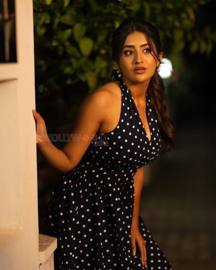 Stylish Rashi Singh in a Polka Dotted Halter Neck Dress Photos 02