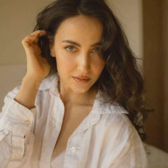 Elli AvrRam
