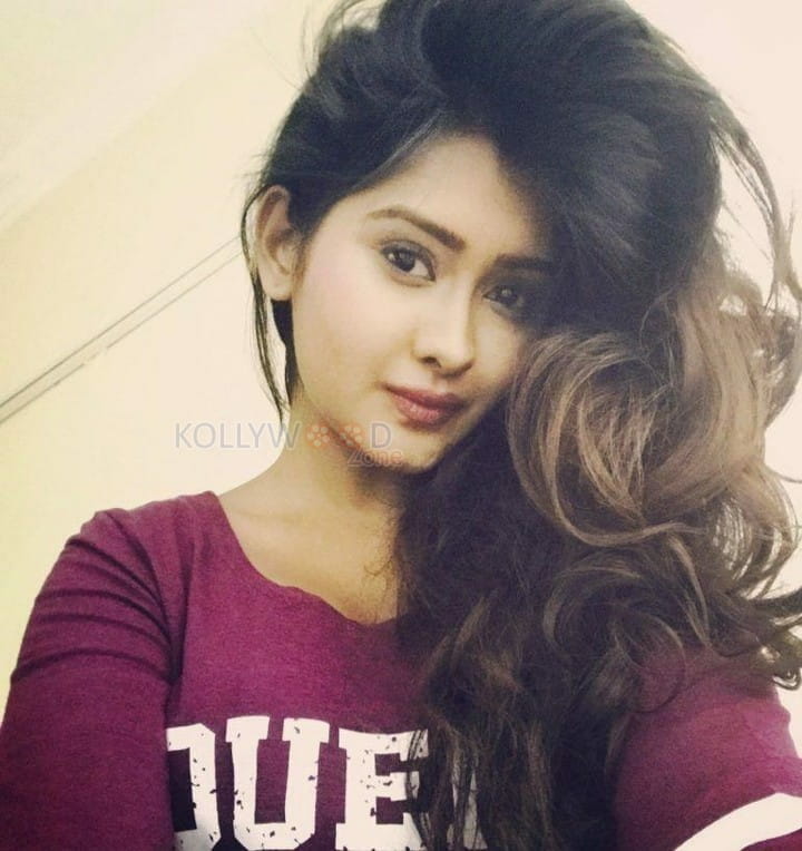 TV Actress Kanchi Singh Photos