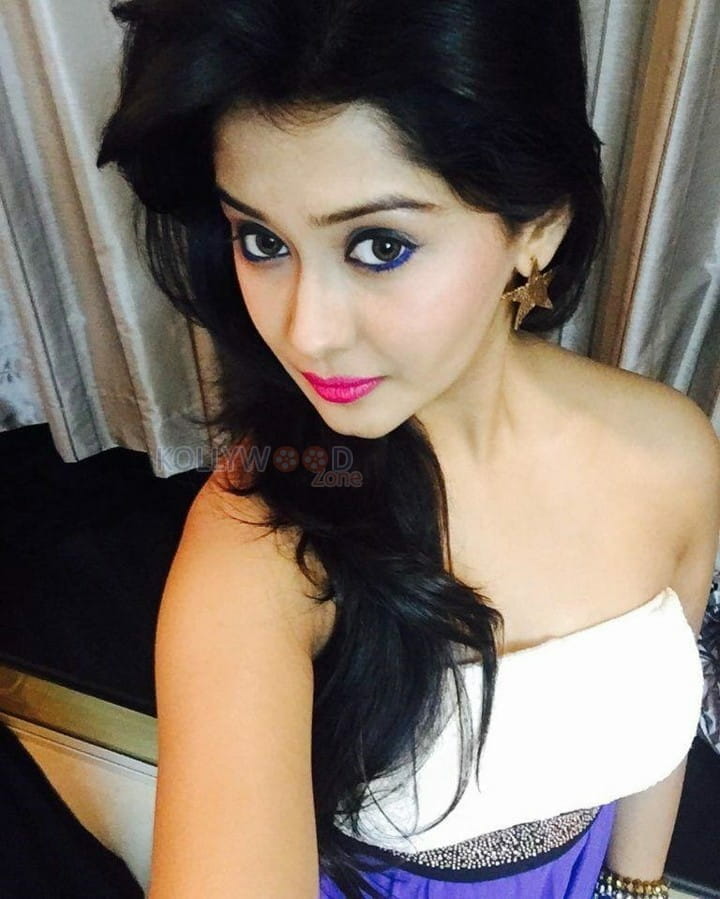 TV Actress Kanchi Singh Photos