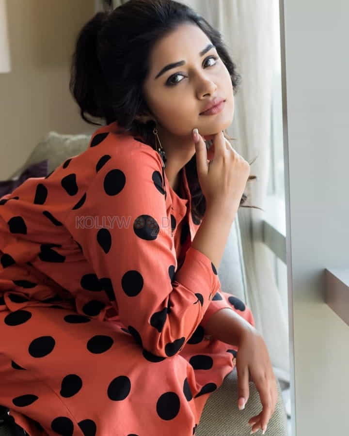 Teen Actress Anupama Parameswaran Photoshoot Pictures