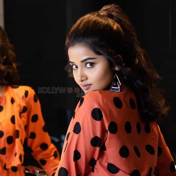 Teen Actress Anupama Parameswaran Photoshoot Pictures