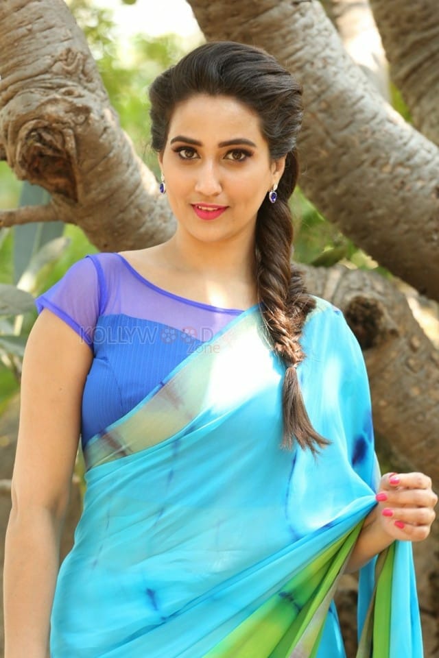 Telugu Actress Manjusha Saree Photos